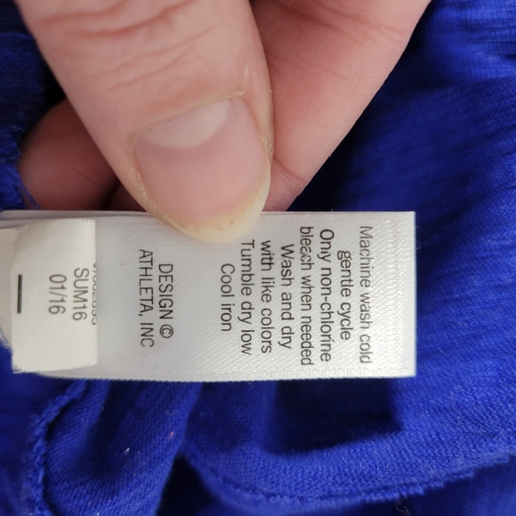 Womens Athleta Short Sleeve T-Shirt Cotton Poly Blend in bright Blue Size Small - Picture 6 of 9